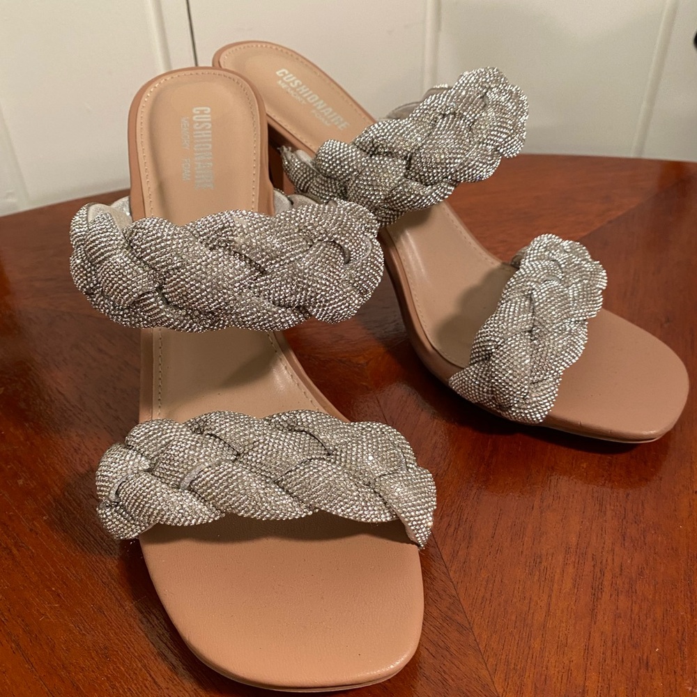 Cushionaire Memory Foam Puffy Silver Sparkle Braided Mules. Like New. Size 8.5